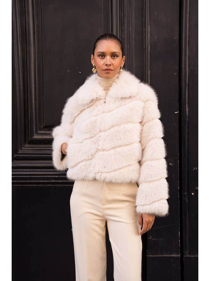 Attentif Paris - Wholesale Fur/Faux Fur Coat - Women's - Short faux fur coat with long hair and oblique stripes2