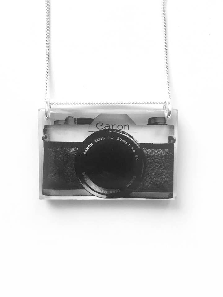 Ketting camera aan de zijkant voor wholesale door Black Drop Designs