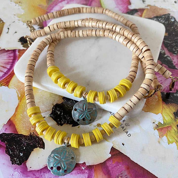 Verdigris Sand Dollar hänge halsband | Aelia för wholesale av e.b. jewelry studio