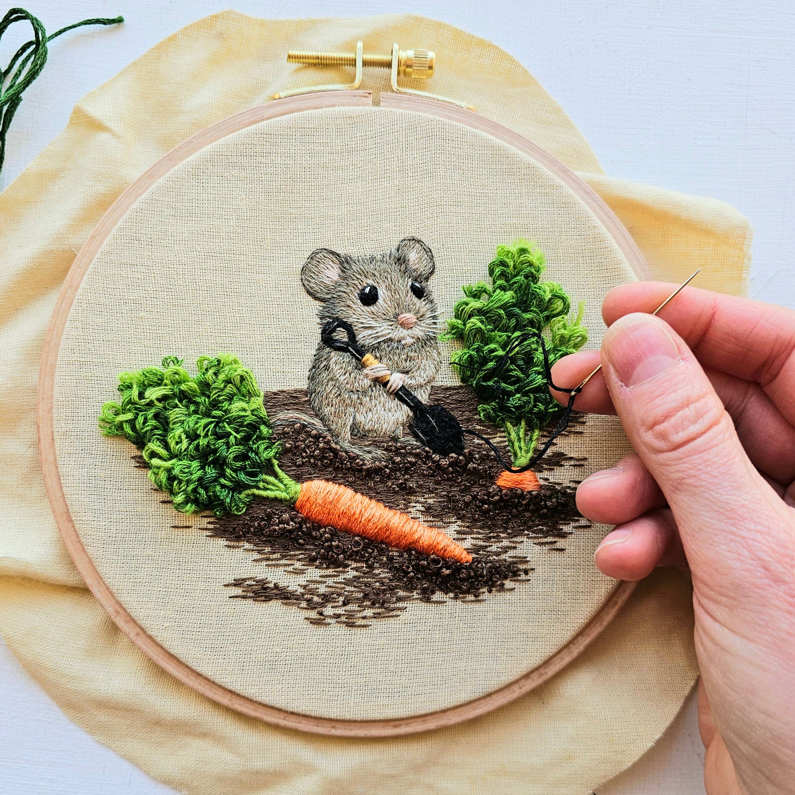 Jessica Long Embroidery - Vente Accessoire de broderie/point de croix - Kit de broderie Souris dans le jardin3
