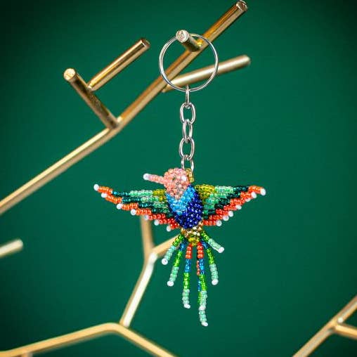 Porte-clés colibri en perles pour la vente par Lucia's Imports