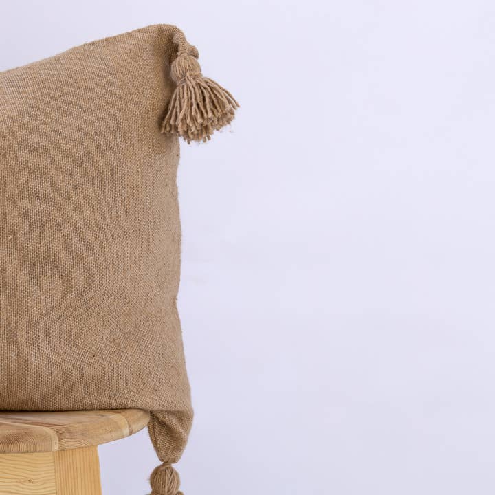 woolsouk ( We handle U.S. import procedures for you ) - Vendita all'ingrosso Cuscini decorativi - Cuscino marocchino intrecciato a mano in lana con pompon - Beige chiaro3