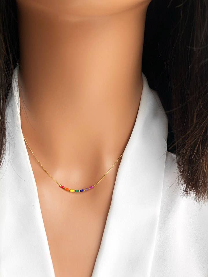 Collier arc-en-ciel, petit collier de perles colorées, collier de petites perles, collier coloré, collier de perles délicates/collier fin en or. pour la vente par 36th Child Jewelry