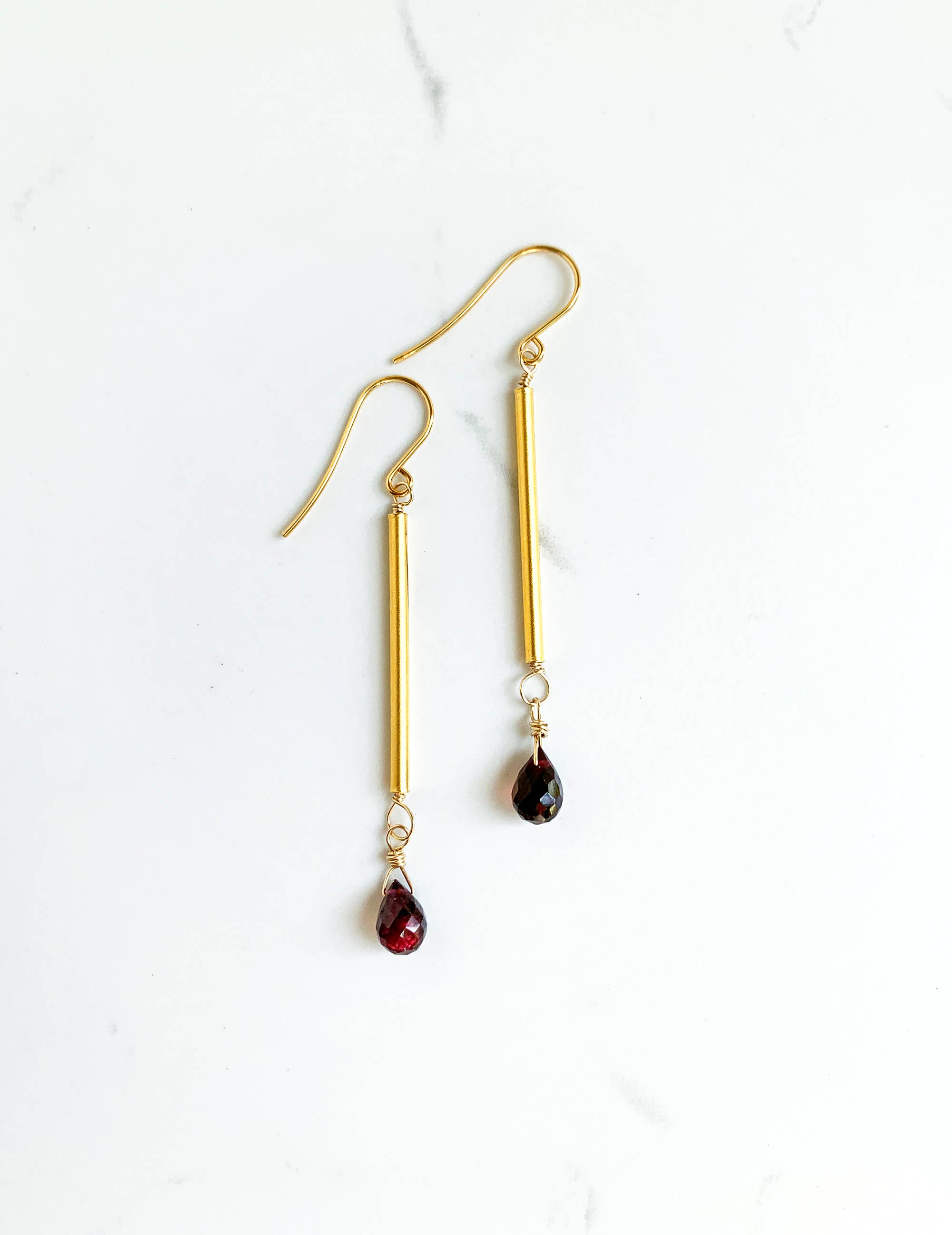 Laura Stark Designs - Vente Boucles d'oreilles pendantes - Boucles d'oreilles modernes en grenat3