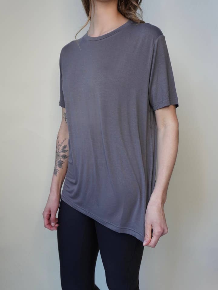 Kasia - Vente T-shirt – femme - T-shirt en bambou surdimensionné – Confort sans effort, style raffiné5