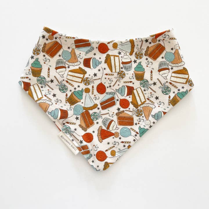 Organic Bandana Lätzchen | Birthday Surprise (Blau) | Handgemacht für den Großhandel von Bohemian Babies