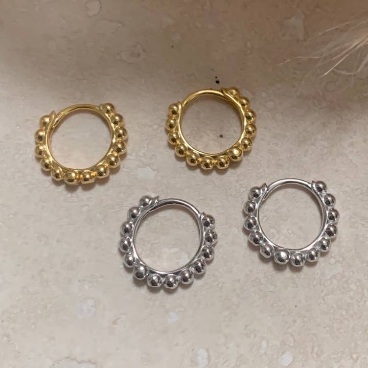 Gångjärnsbubbelringar för wholesale av Little Nell Jewellery