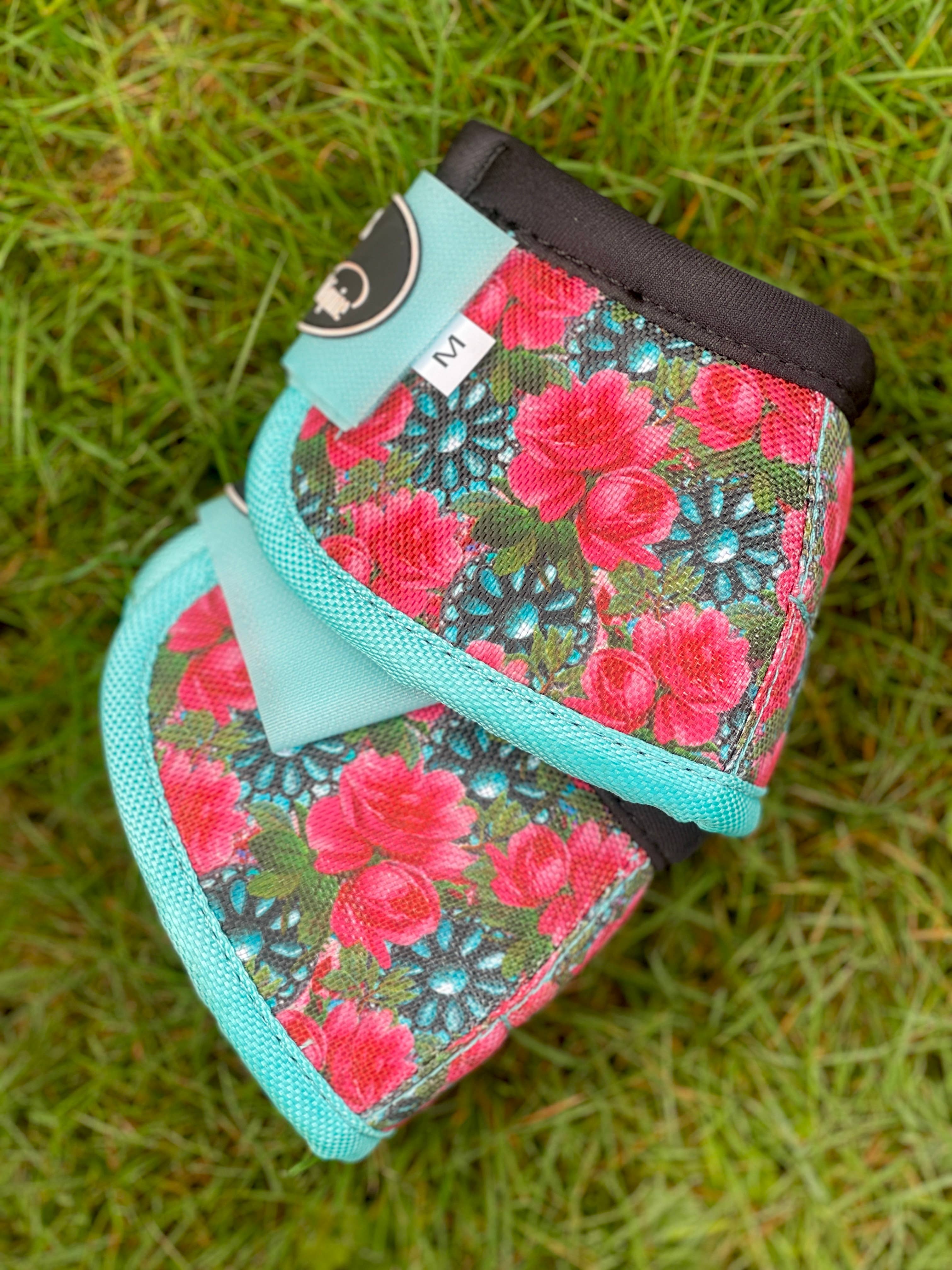 Schulz Equine – wholesale Ridutrustning – Schulz Equine bell boots med livfulla mönster26