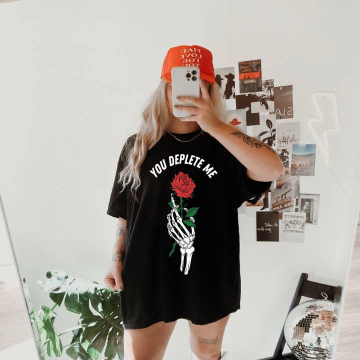 Maglietta You Deplete Me per la vendita all'ingrosso da parte di Sweetees Apparel