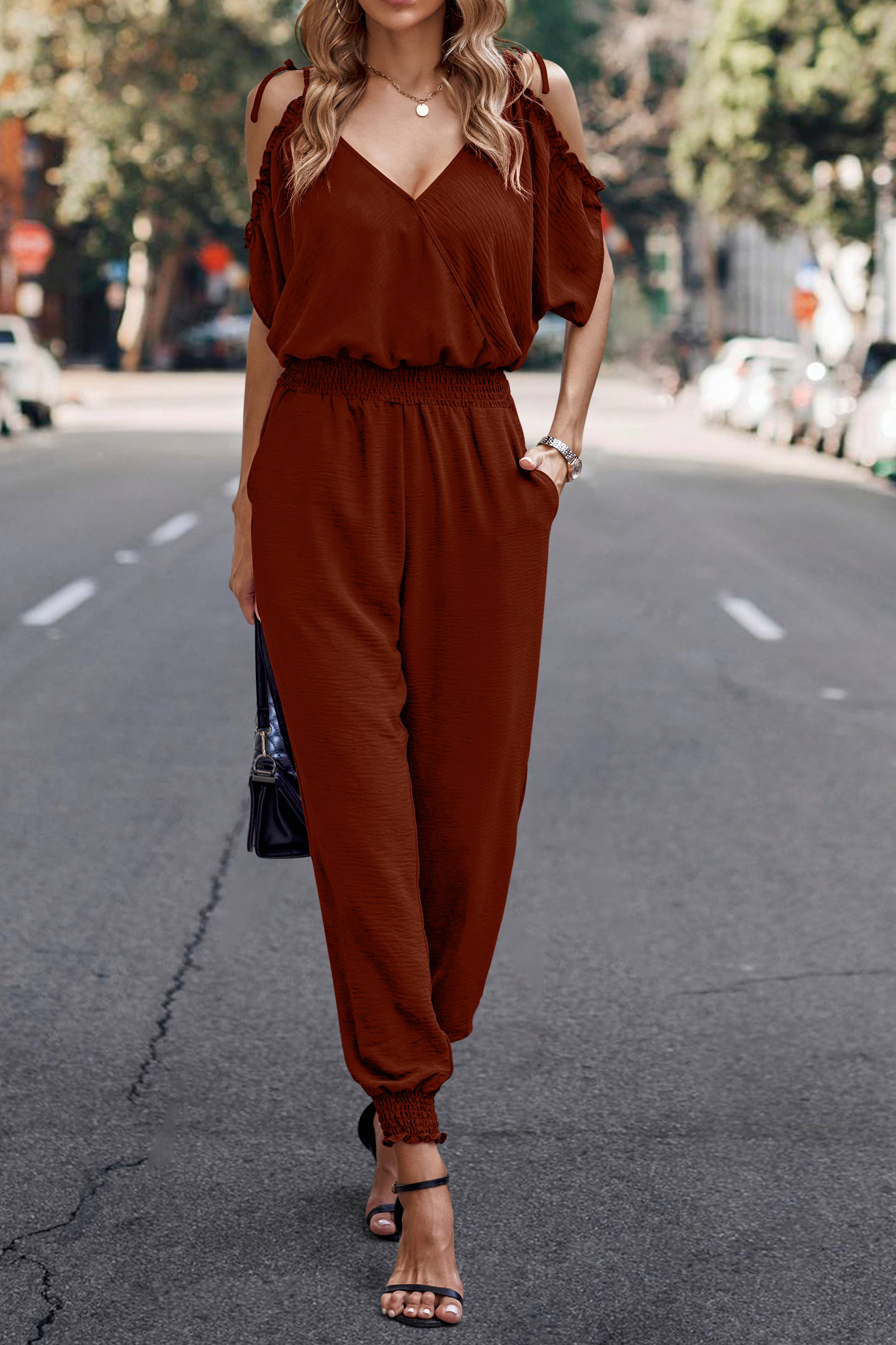 eLook – Großhandel Jumpsuit – Damen – SZ1-J9004 Schulterfreier Wickeloverall mit gesmokter Schulterpartie30