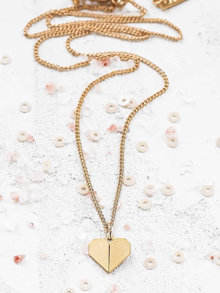 Petit collier pour filles pour la vente par Shlomit Ofir Jewelry Design