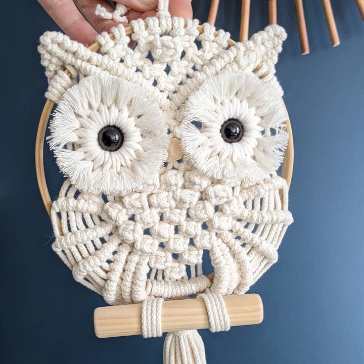 Atelier Woabo – Großhandel 3D-Wandkunst – EULE aus Makramee Wanddekoration Tier