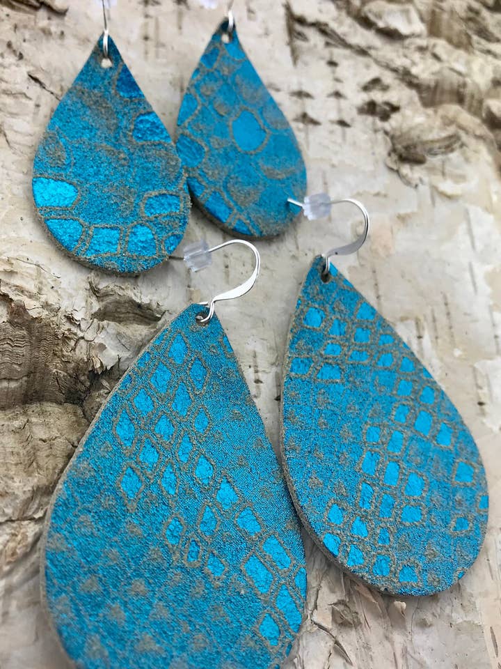 Boucle d'oreille en cuir écailles sarcelle et feu pour la vente par Cre8tv Qn