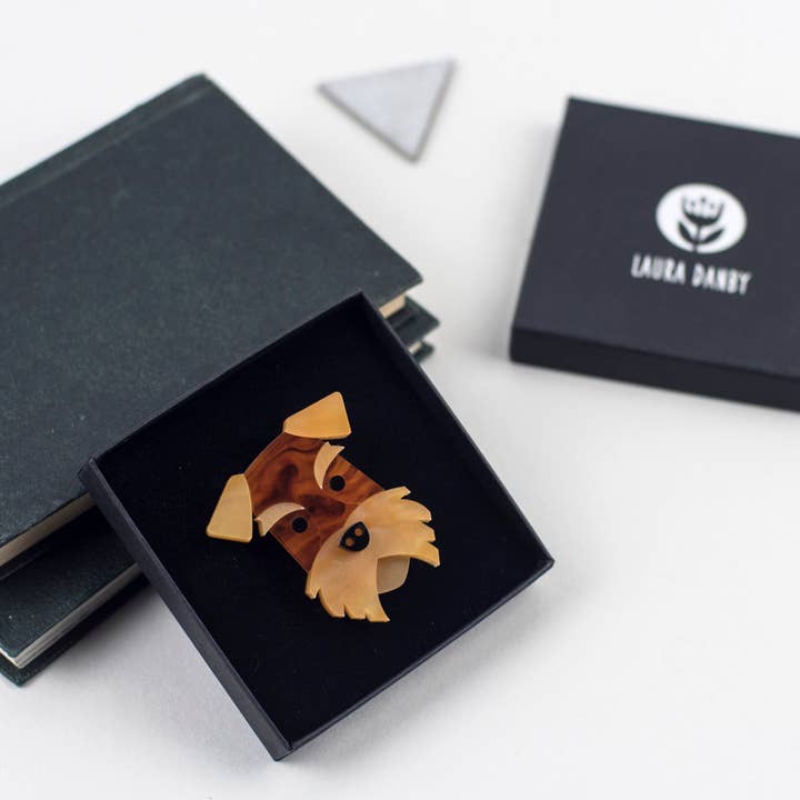 Broche Acrílico para Cão Airedale Terrier por atacado de Laura Danby