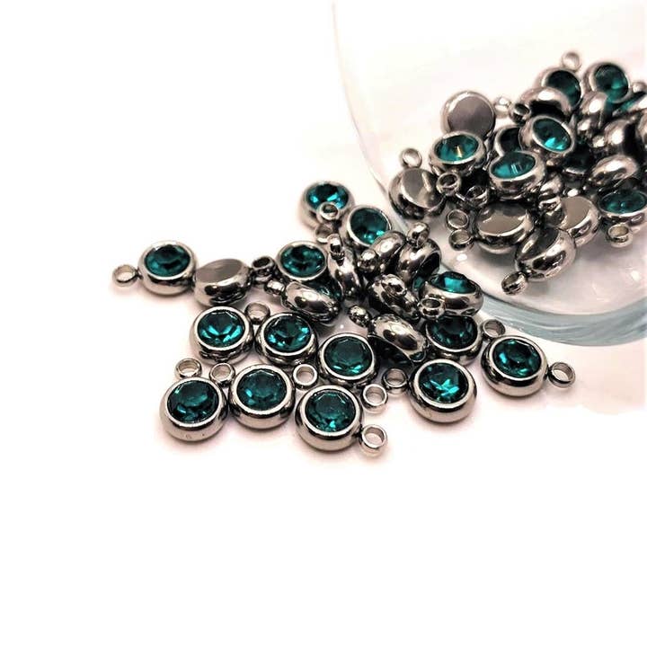 Acier inoxydable 201, Décembre Bleu Aqua, Breloques en strass avec pierre de naissance en zircon bleu, 8x6mm pour la vente par Guerrilla Charm