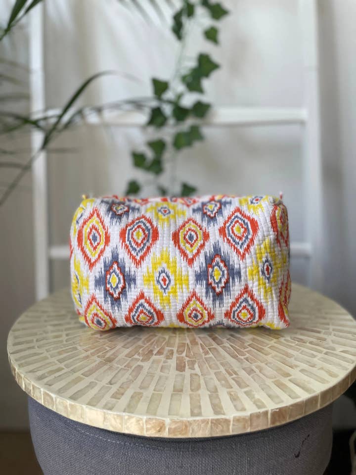 Cotton Quilted Wash Bags Abstract Print for wholesale by Artofakind