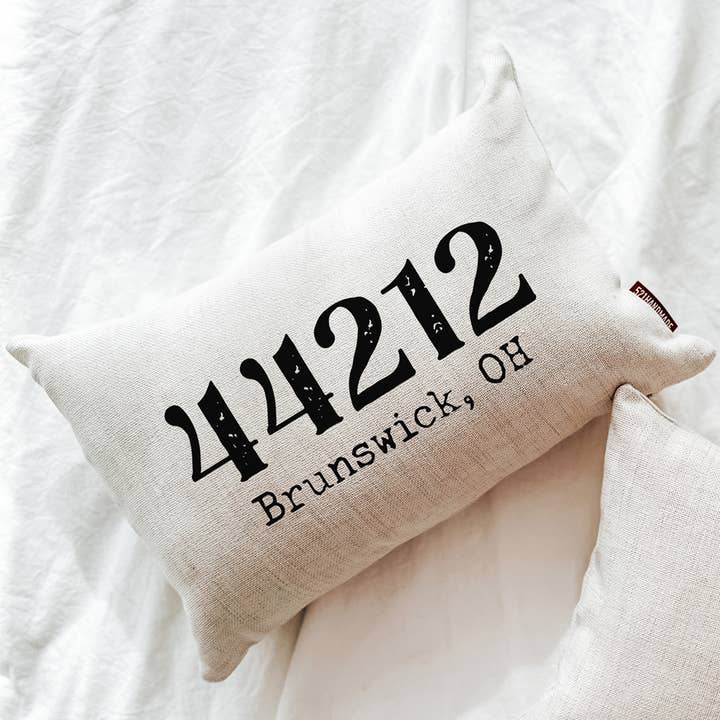Aangepast Postcode Kussen voor de Lente | Gepersonaliseerd Stads Kussen voor wholesale door 521handmade