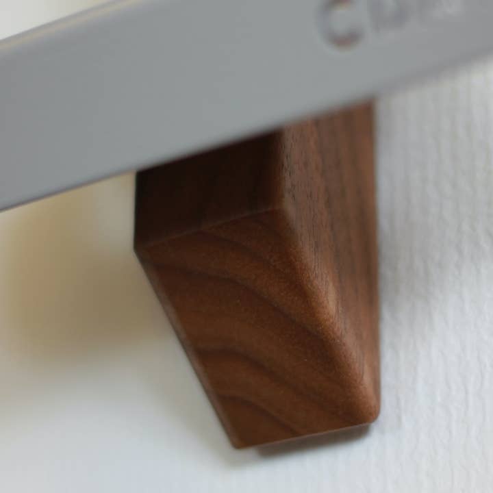 Cday ApS – wholesale Magazine rack – MAGAZINE HOLDER - WALNUT & METAL