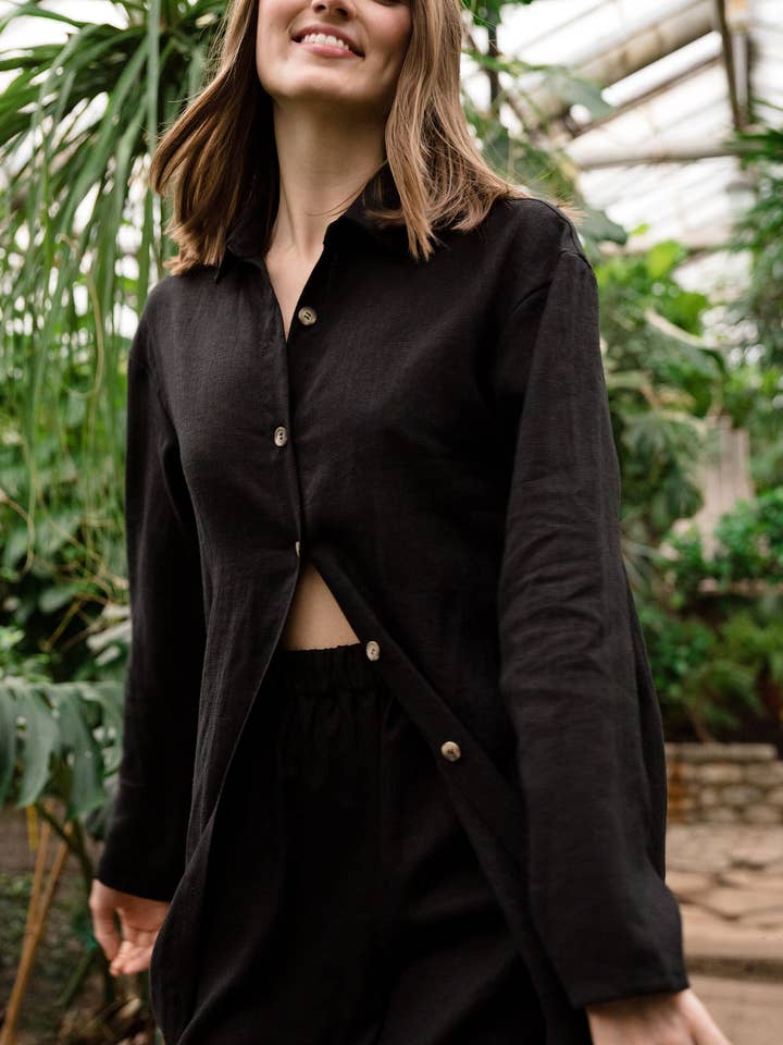 Short en lin noir, vêtements pour femmes, shorts en lin décontractés pour la vente par LeMuse