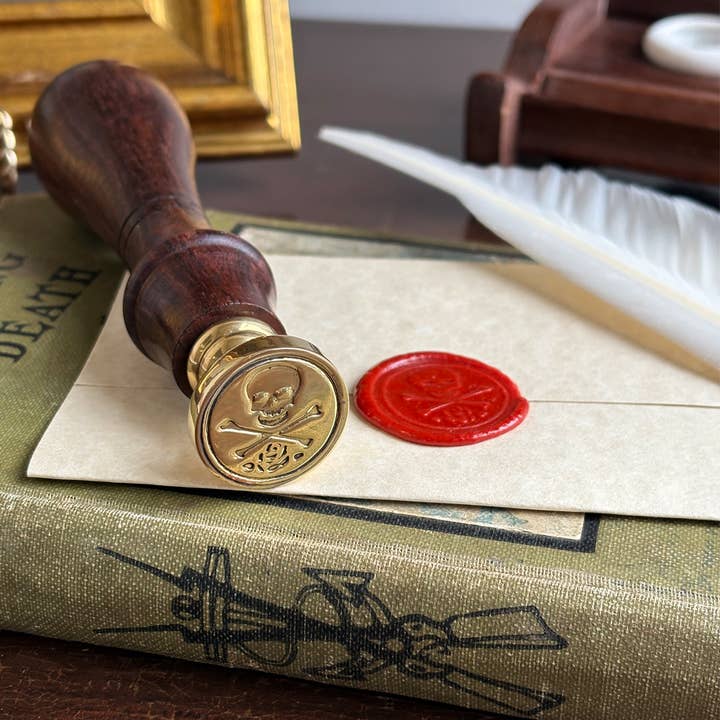 Madison Bay Co. - Historical Home Decor Reproductions - Vendita all'ingrosso Ceralacca - Timbro con Sigillo di Cera Teschio e Ossa Incrociate, 5-1/4”3