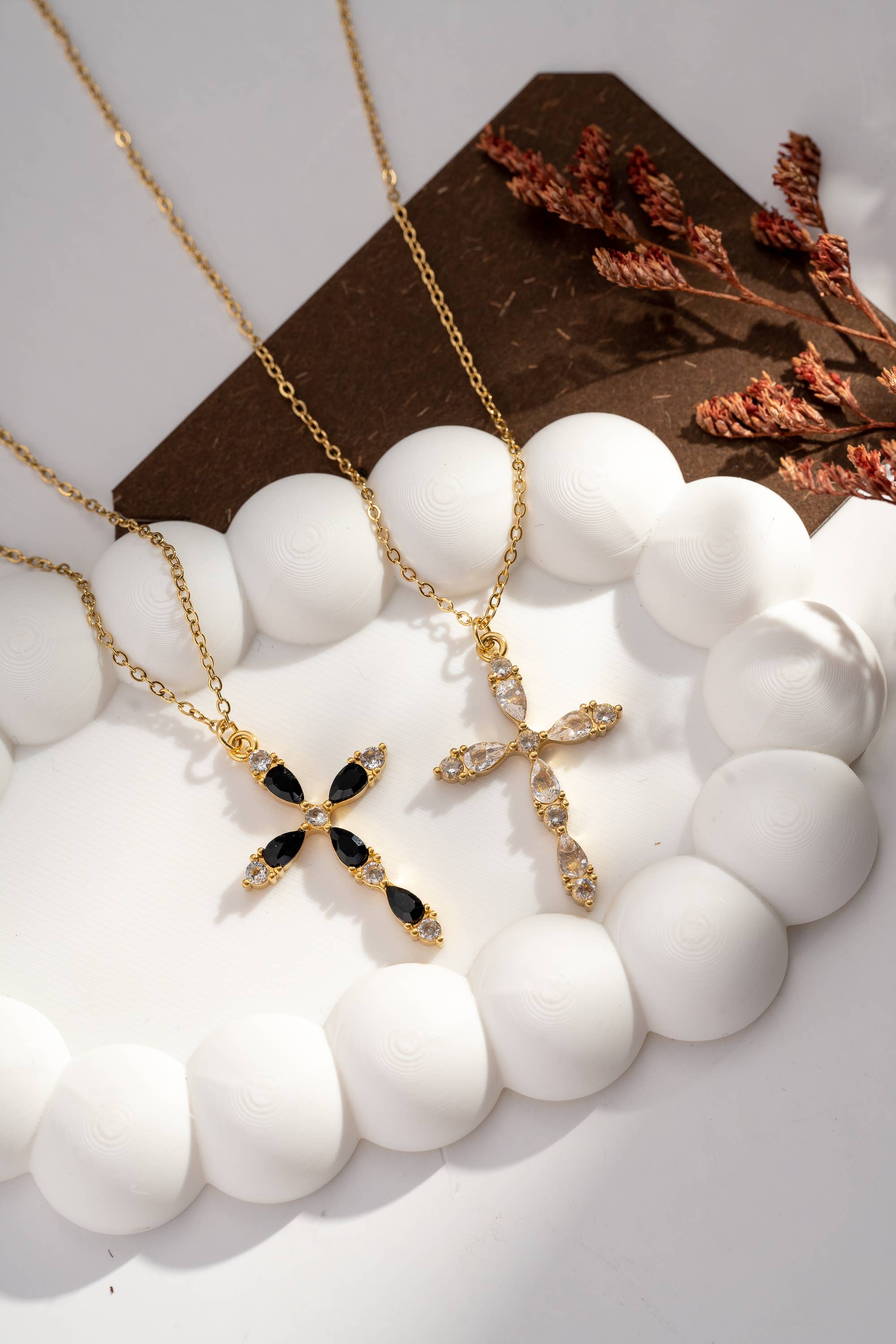 COSMOS – Großhandel Kette mit Anhänger/Charm – Edelstahl-Halskette mit Kreuzanhänger aus Kristallen3