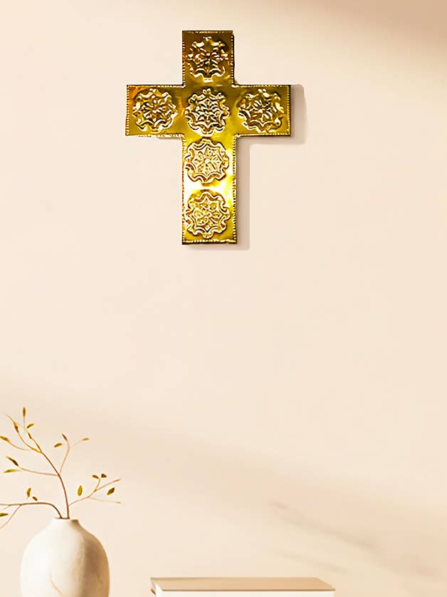 Croce in ottone per la vendita all'ingrosso da parte di Tienda Esquipulas distribution