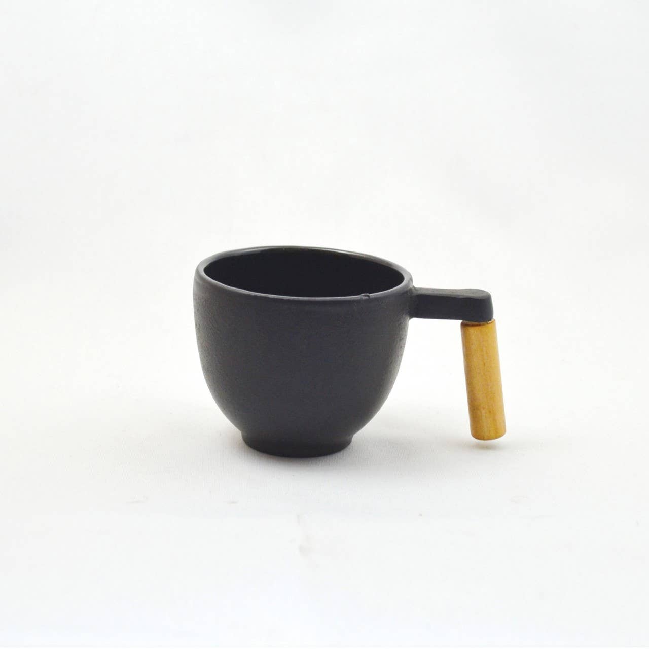 Ja-Unendlich - Wholesale Coffee/Tea Cup - Teecup iron round wood black0