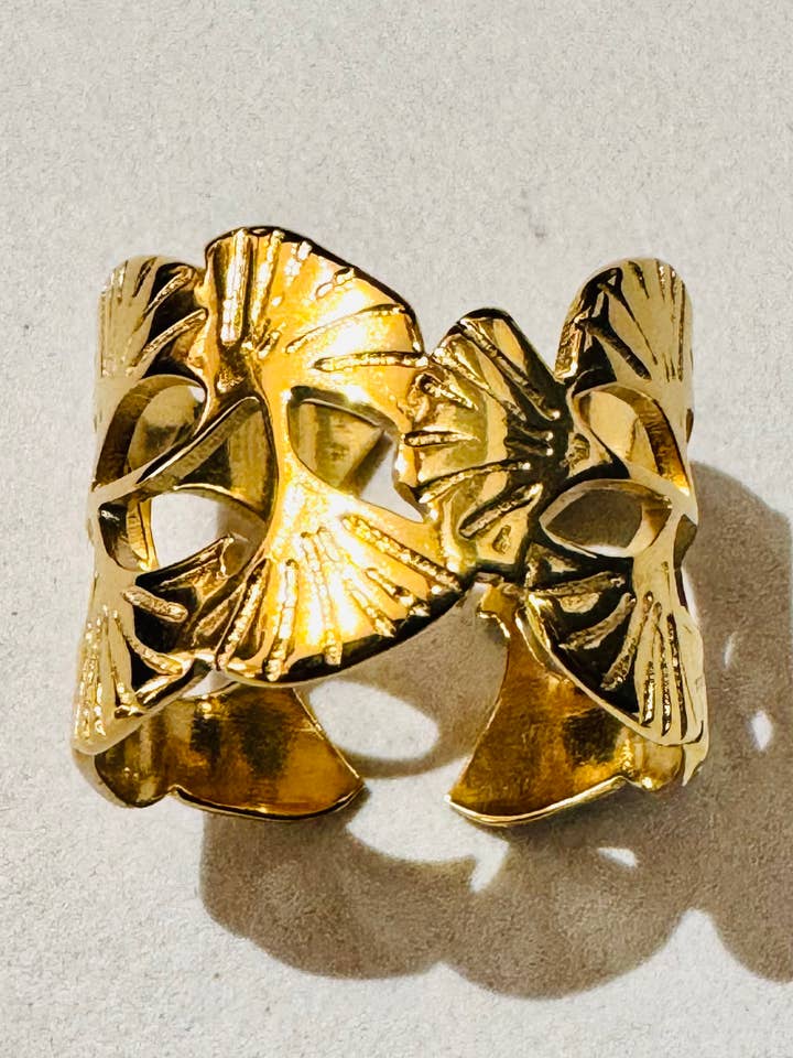Anello in acciaio inossidabile Gingko Floral per la vendita all'ingrosso da parte di Cassette Barcelona