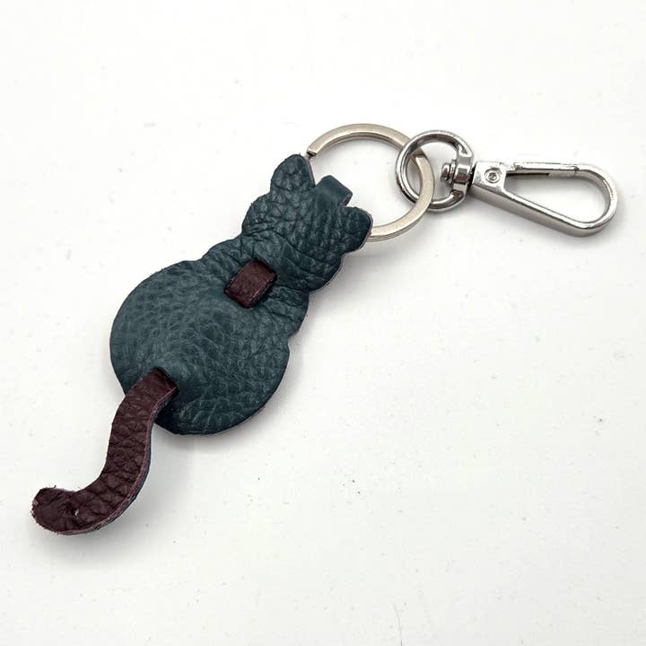 Tempest Designs – wholesale Keychain – Women's – Leather 2 tone cat keyring2