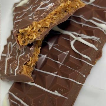Upscale Freeze - Wholesale Chocolate - COOKIE BUTTER DUBAI CHOCOLATE BARÂ