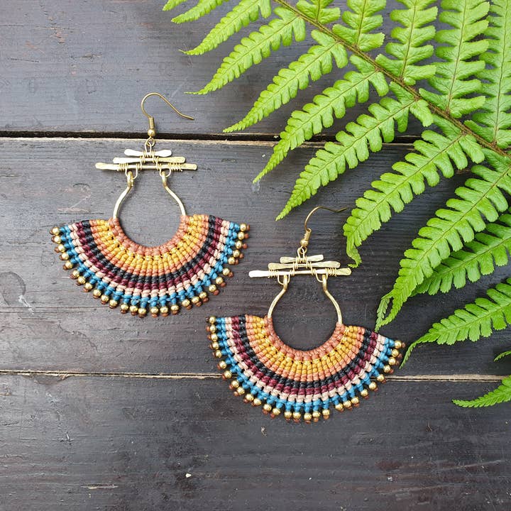 Boucles d'oreilles boho en macramé thaï Earthen Love pour la vente par Jasper Rocks