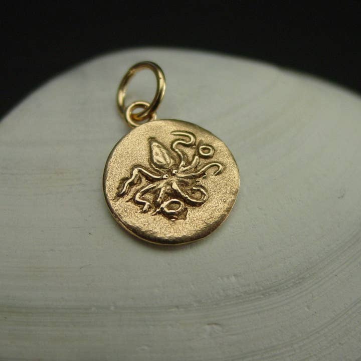 Vis a Vis Jewelry – Engroshandel Halskæde med vedhæng – Lille blæksprutte halskæde - Kraken