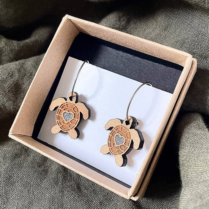 Turtle earrings for wholesale by LES BOIS GRAPHIQUES