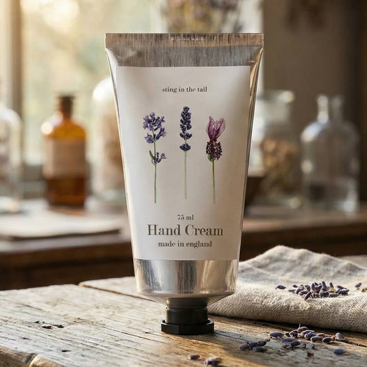 BOTANISCHE KOLLEKTION - 75ML LAVENDEL HANDCREME für den Großhandel von Sting in the Tail Ltd