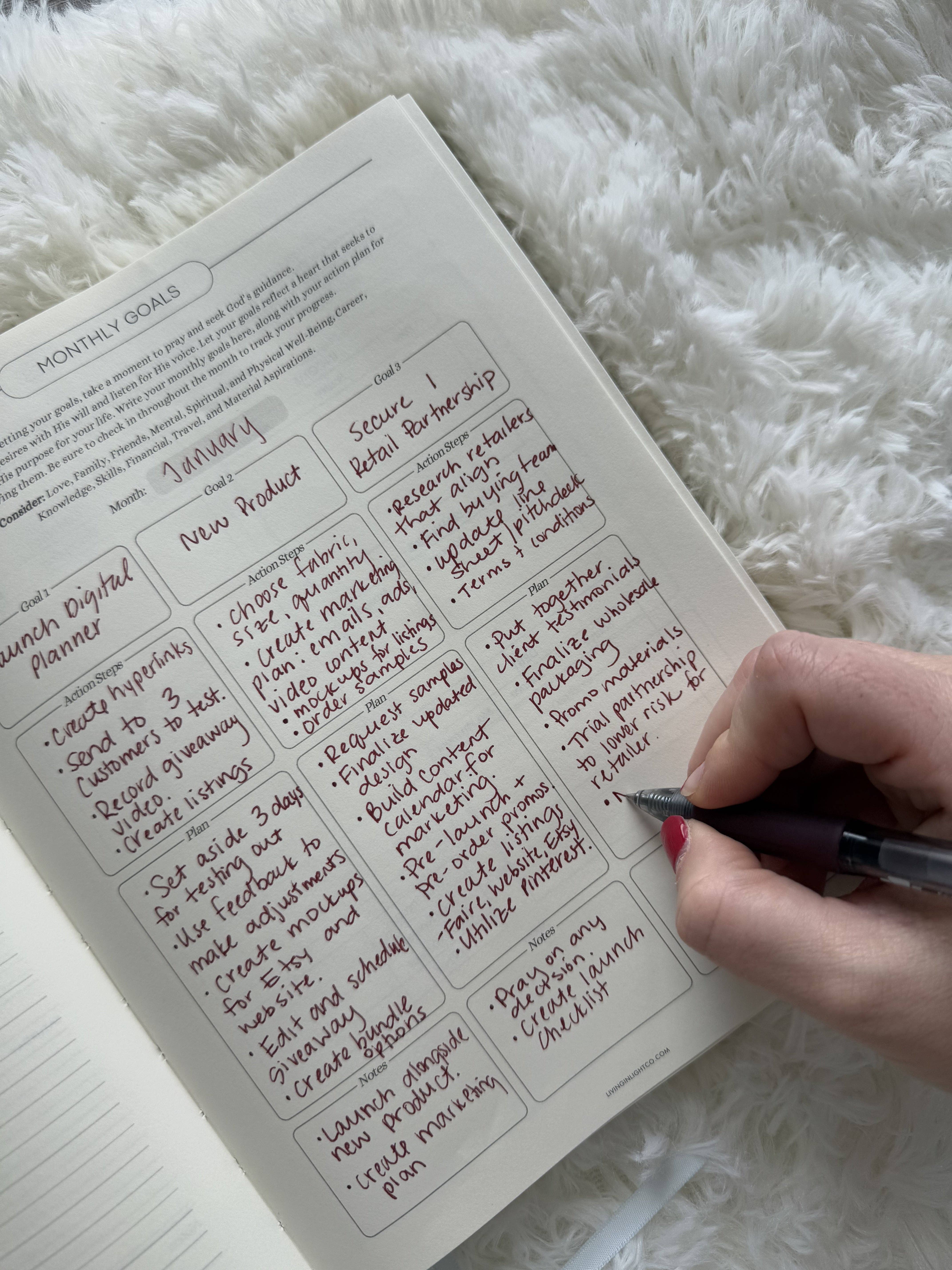 Living In Light – Agenda por atacado – Agenda Cristã Moderna Sem Data – Estudo Bíblico, Anotações de Sermões, Pedidos de Oração, Definição de Metas, Finanças e Mais | Capas em Couro Greige, Couro Marfim e Jeans1