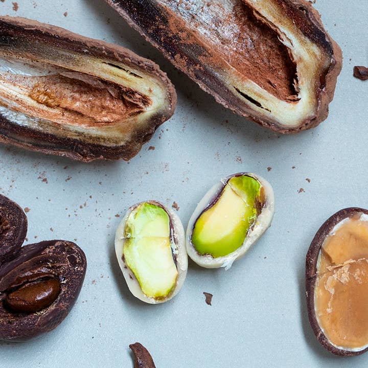 Cioccolato Lavoratti 1938 - Wholesale Chocolate Covered Sweets - Green Bronte DOP pistachio covered with white chocolate