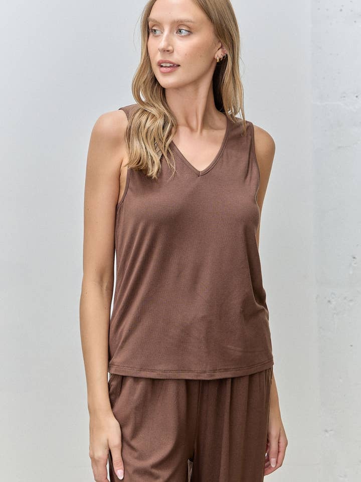 (PLUS) STRICKTANKTOP MIT V-AUSSCHNITT für den Großhandel von Polagram by Wellmade USA