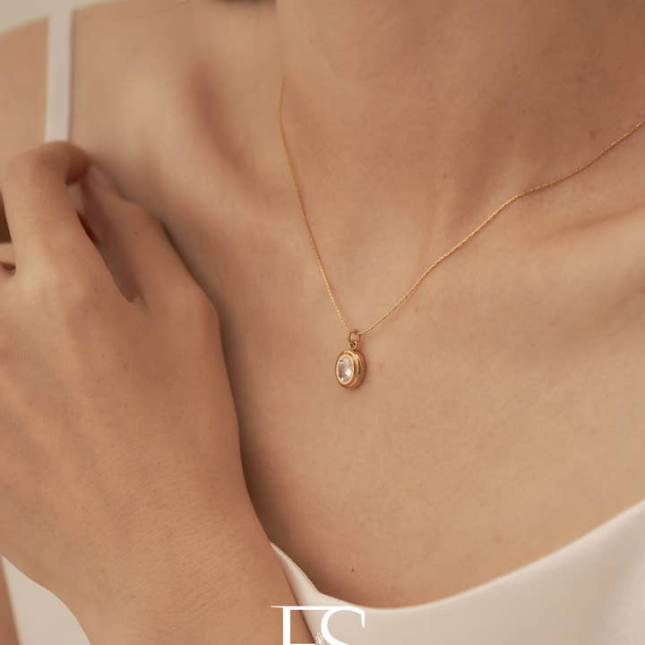 Furano Studio - Wholesale Pendant/Charm Necklace - 18K Gold Vintage Red Ruby Oval Necklace; Crystal Pendant