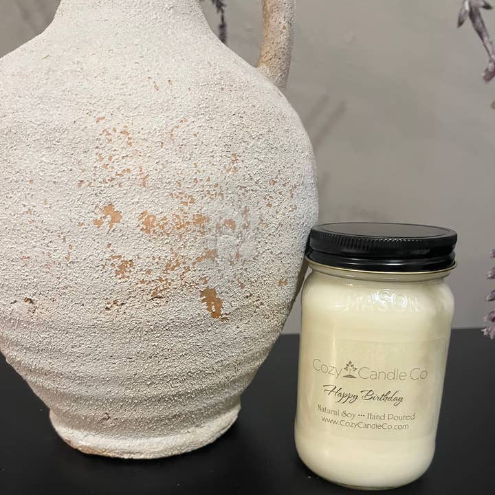 Bougie de soja Happy Birthday 16 oz pour la vente par Cozy Candle Co