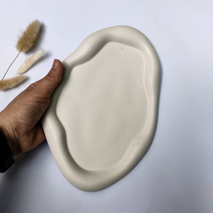 The Sage Rose Studio – wholesale Jewellery dish – Wavy irregular white tray, cloud jewellery display dish2
