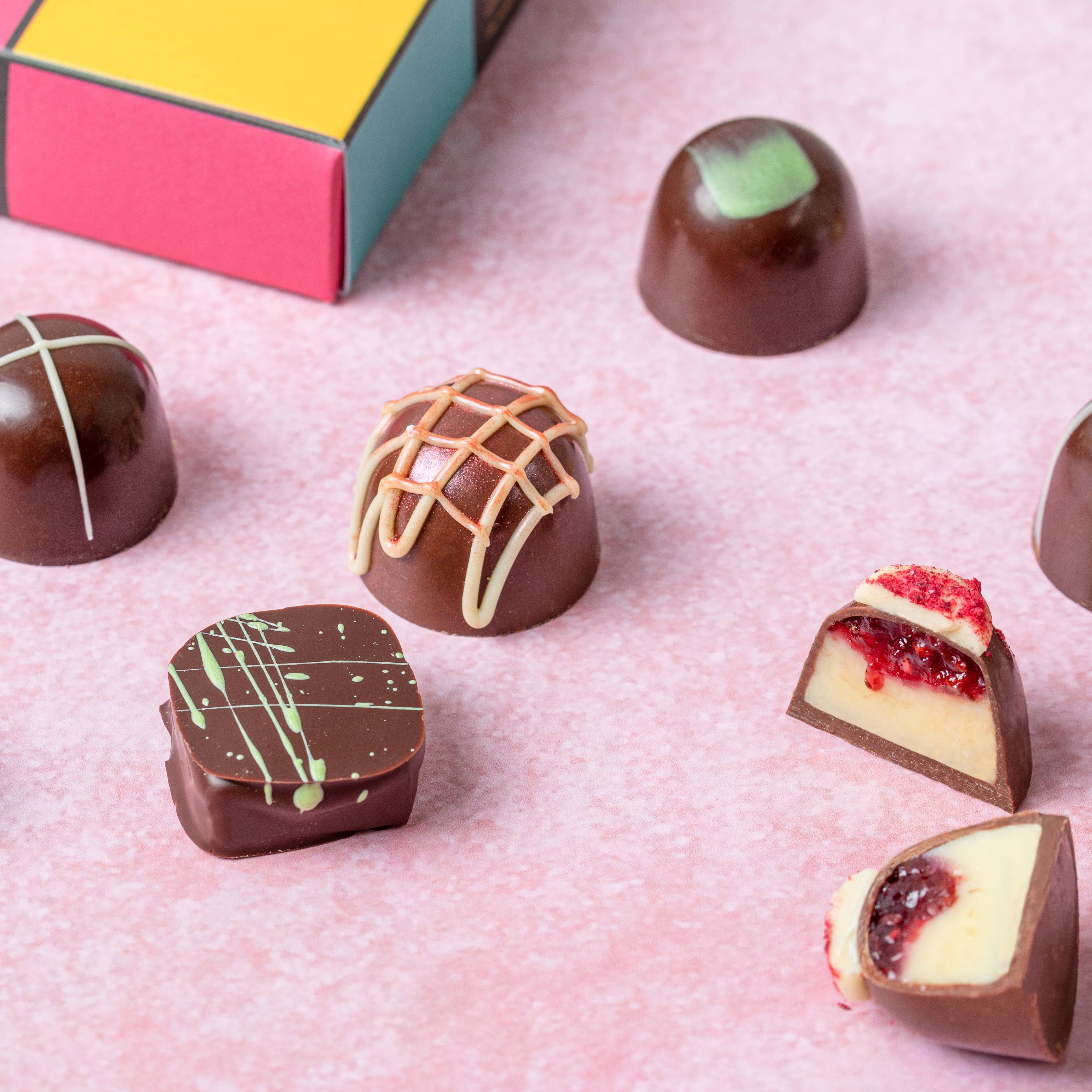 Chococo – wholesale Chocolate box – 16 Piece Chocolate Selection Box1