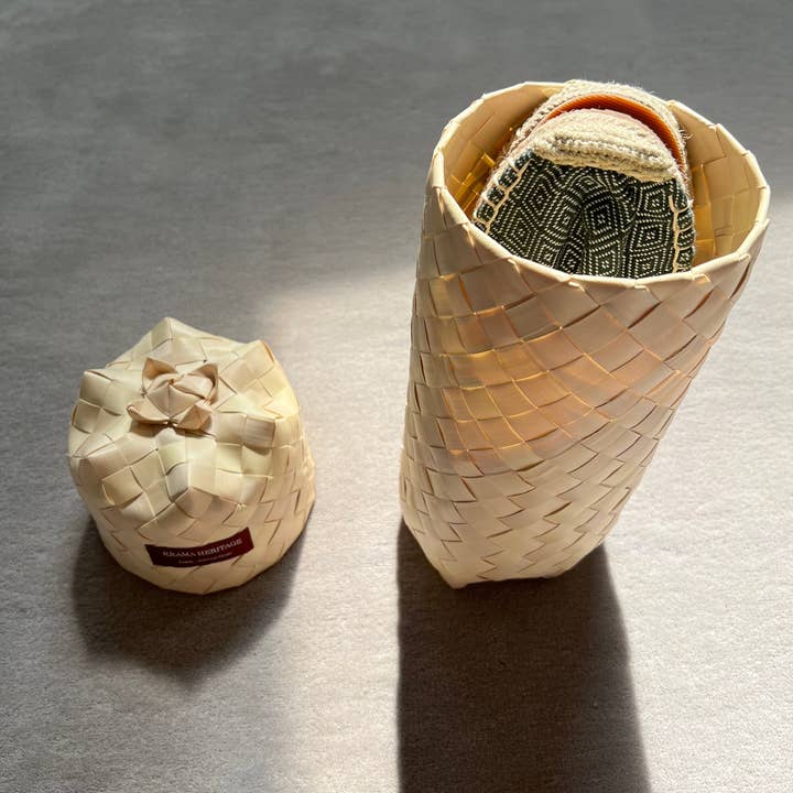 Krama Heritage - Vente Ballerines – femme - Les espadrilles Diamond Vert Forêt dans leur grand écrin naturel en feuille de palmier9