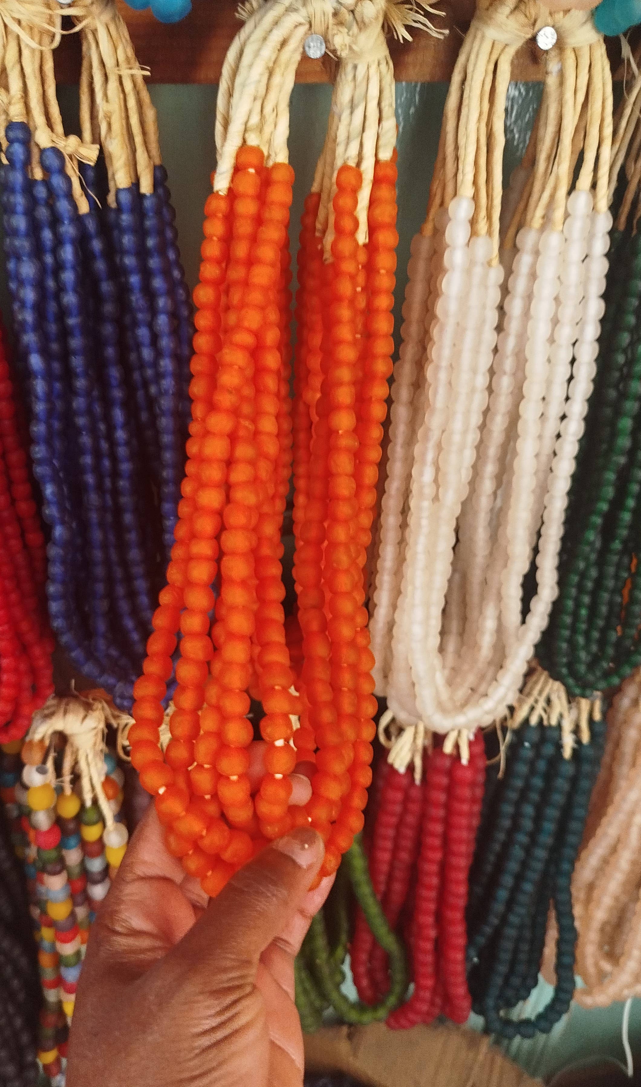 African Craft Collection - Vente Perle - Perle en verre recyclé en poudre du Ghana - Pour la fabrication de bijoux3