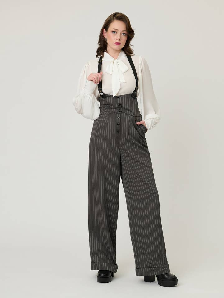 Pantaloni a Bretelle Thelma a Righe Gessate Carbone Vintage Unico per la vendita all'ingrosso da parte di Unique Vintage