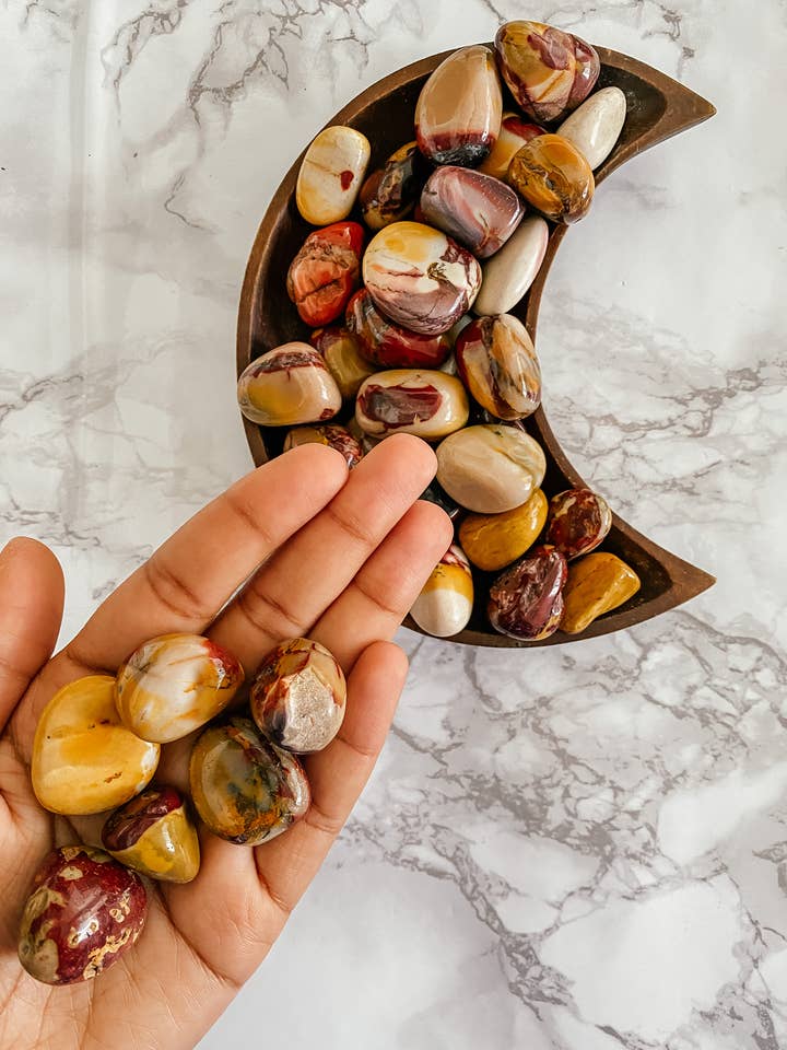 Mookaite burattata, di provenienza etica per la vendita all'ingrosso da parte di Peach and Pixie