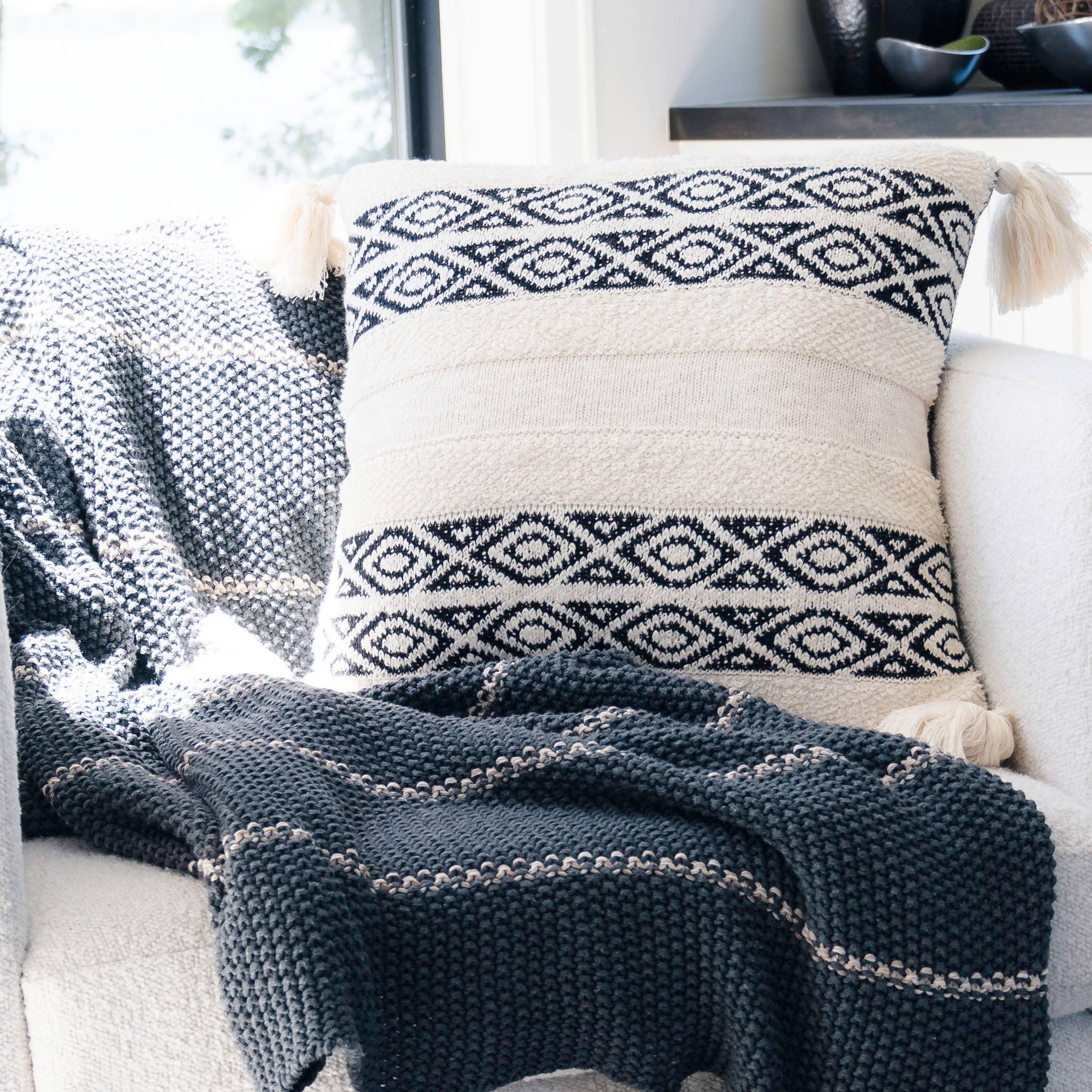 Elsie & Zoey – wholesale Throw/decorative pillow – Necalli 18X18" Reversible Striped Cotton Throw Pillow14