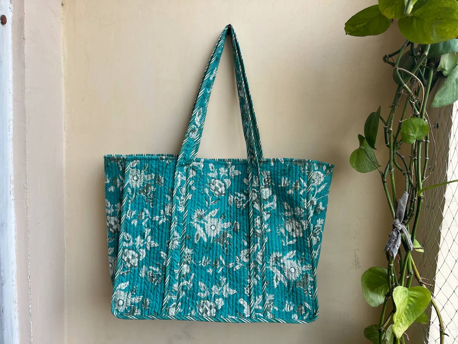 Meghcraft - Wholesale Tote Bag - Women's - Floral Cotton Quilted Block Print Tote Bag-Beach Bag totes11