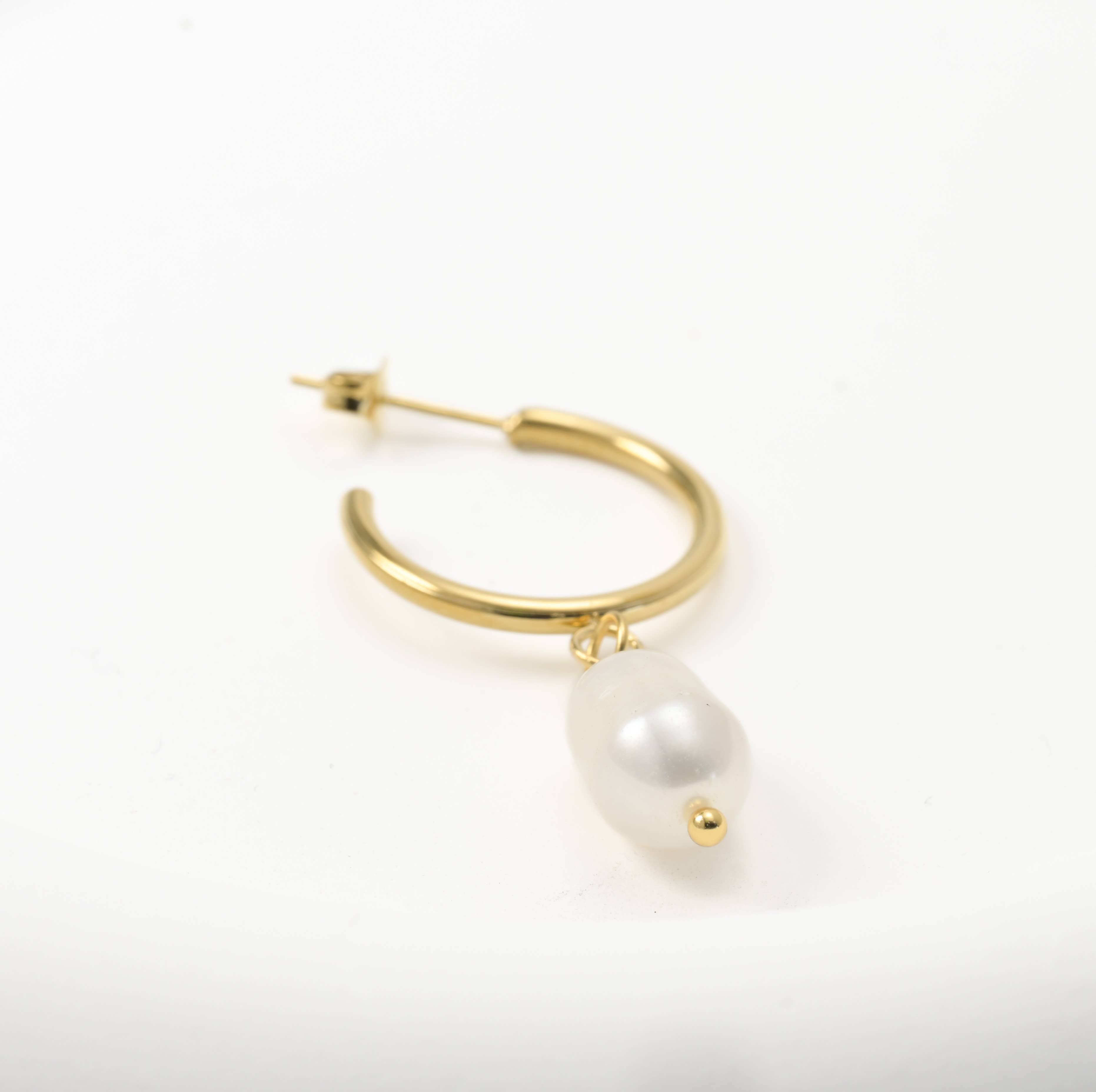 Blueyejewelry - Wholesale Hoop Earrings - Gold Pearl Earrings - 18k Gold Stainless Steel Pearl Hoops7