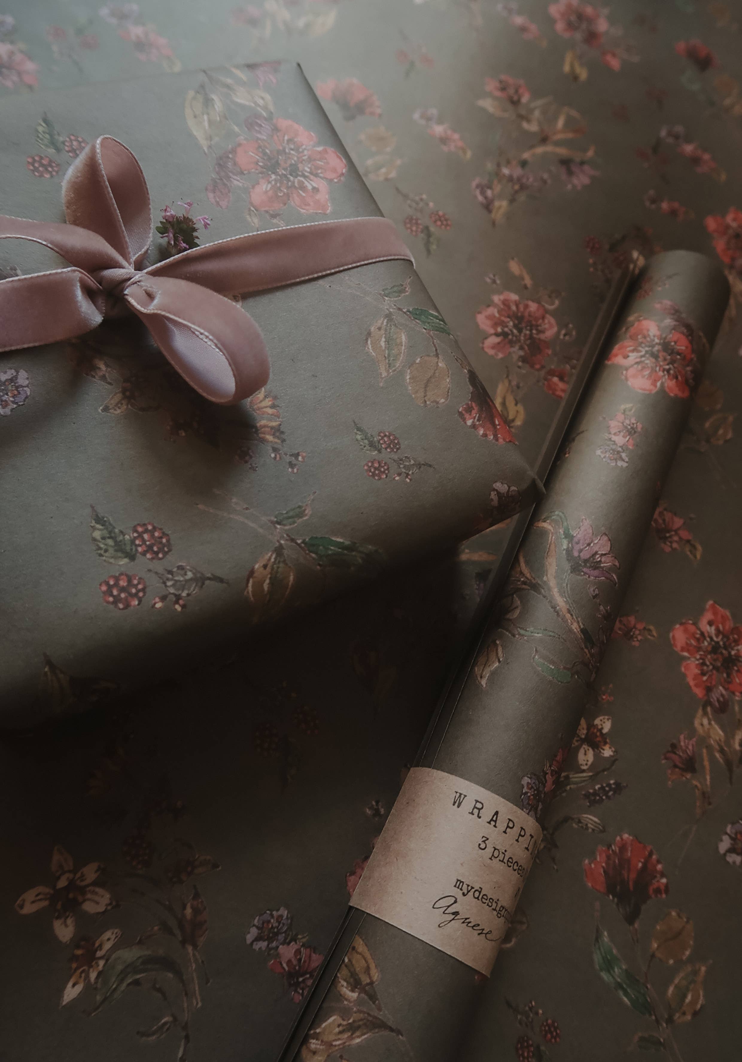 MyDesignPictures – wholesale Wrapping paper roll – Set Of 3 Pieces Flowers on dark gray kraft Wrapping Paper2