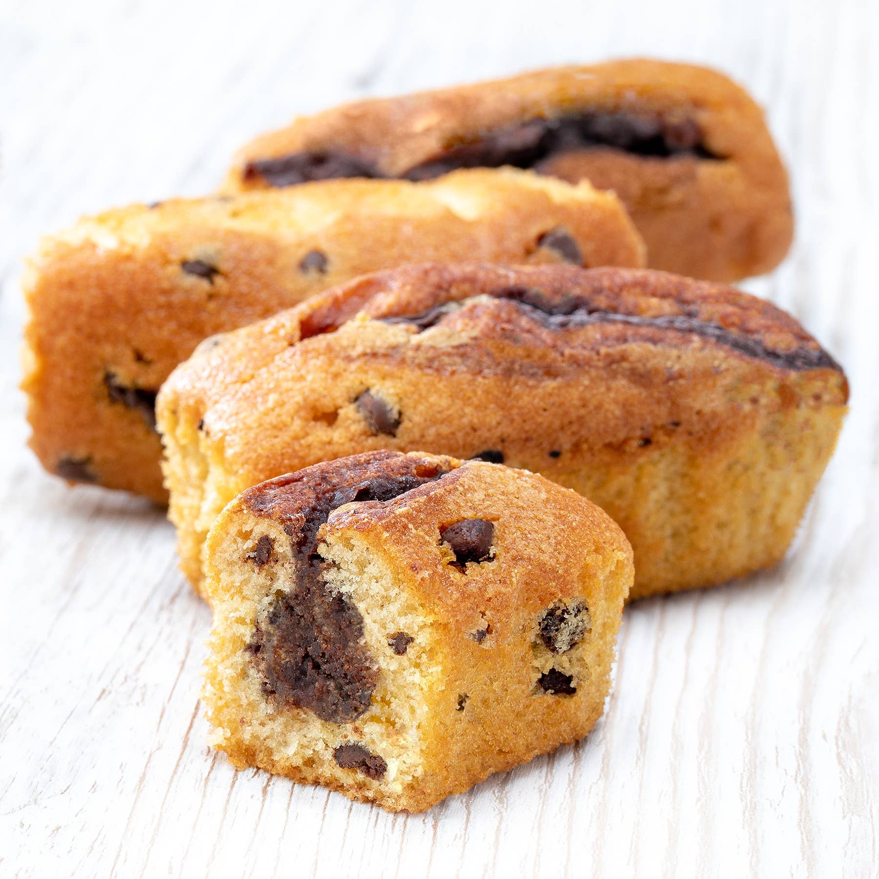 France Cake Tradition - Wholesale Cake - MIX MINI CAKES FILLED WITH STRAWBERRY AND CHOCOLATE2